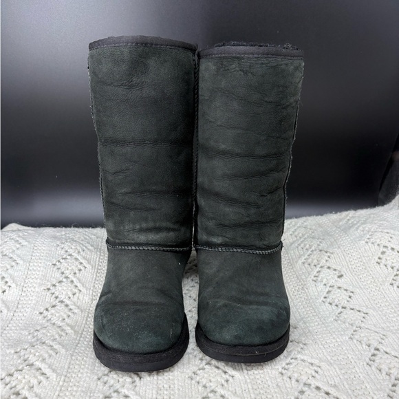 UGG Women’s 6 Classic Tall Black Sheepskin Shearling Winter Boots Australia Hot - Picture 2 of 8